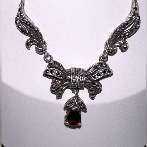 ANTQ Garnet & Mascrasite 925 Sterling Silver Victorian Bow-Tie Necklace